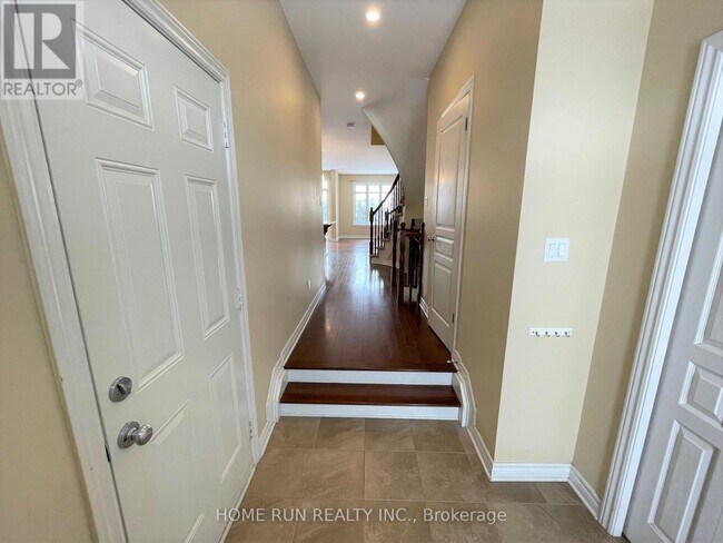 15 Madelon Dr in Ottawa, ON - Building Photo - Building Photo