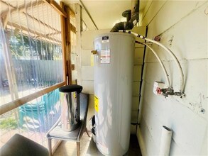 4129 Hollygrove St in New Orleans, LA - Foto de edificio - Building Photo