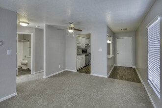 Heritage Cove in Tampa, FL - Building Photo - Interior Photo