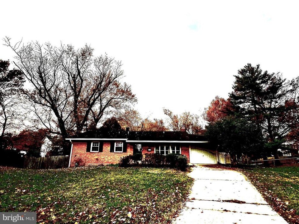 5 Charen Ct in Potomac, MD - Building Photo
