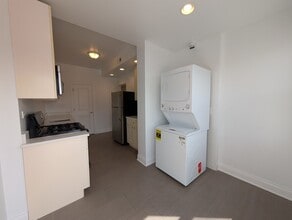 3048 N Milwaukee Ave, Unit 2R in Chicago, IL - Foto de edificio - Building Photo