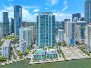 1331 Brickell Bay Dr in Miami, FL - Building Photo - Building Photo