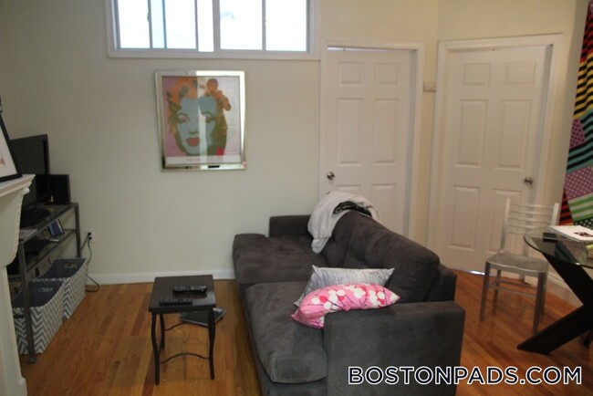 43 Bay State Rd in Boston, MA - Building Photo - Building Photo