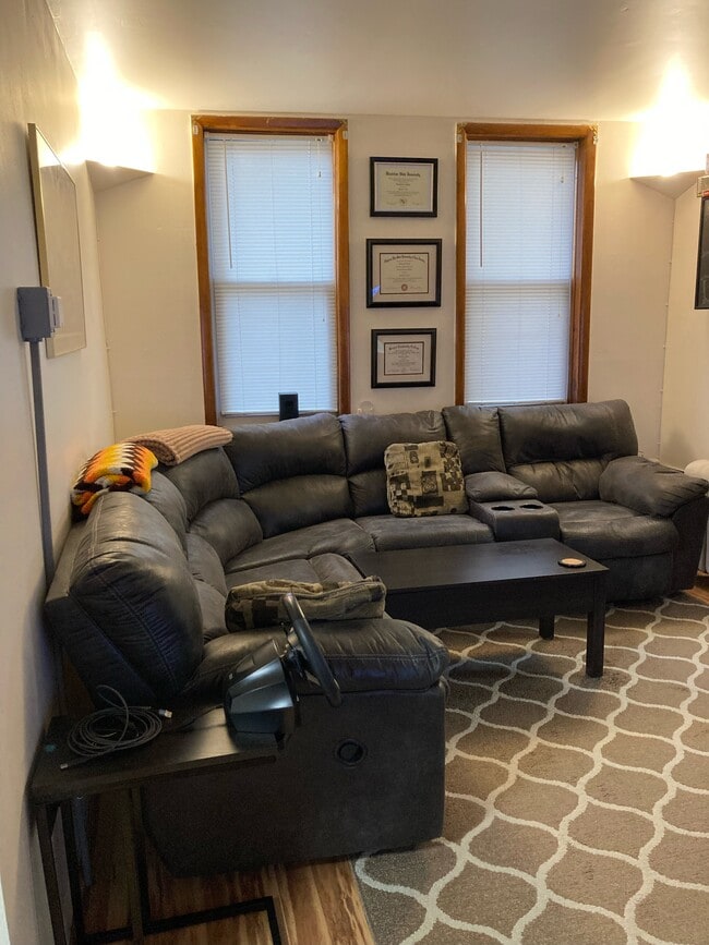 208 Farnham Ave, Unit 2F