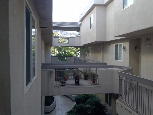 400 Cameron Pl in Glendale, CA - Building Photo - Building Photo