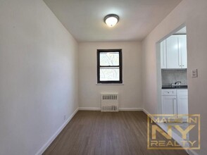 196- 71 69th Ave in Queens, NY - Building Photo - Building Photo