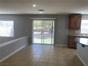 10015 Willowbrook Pond Rd in Las Vegas, NV - Building Photo - Building Photo