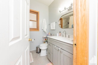 844 N Wood St, Unit # 02 in Chicago, IL - Building Photo - Building Photo