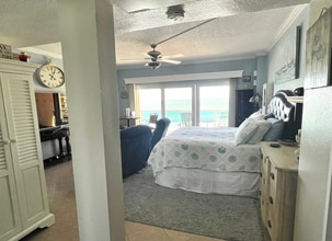 880 Mandalay Ave, Unit S511 in Clearwater, FL - Building Photo - Building Photo