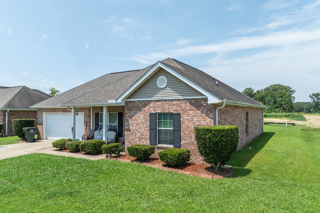 Marabella Estates in Canton, MS - Building Photo