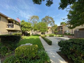 301 N San Dimas Canyon Rd in San Dimas, CA - Building Photo - Building Photo