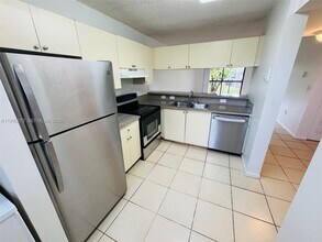 9948 Nob Hill Ln in Sunrise, FL - Building Photo - Building Photo