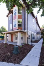 915 SW 10th St, Unit 101 in Corvallis, OR - Foto de edificio - Building Photo