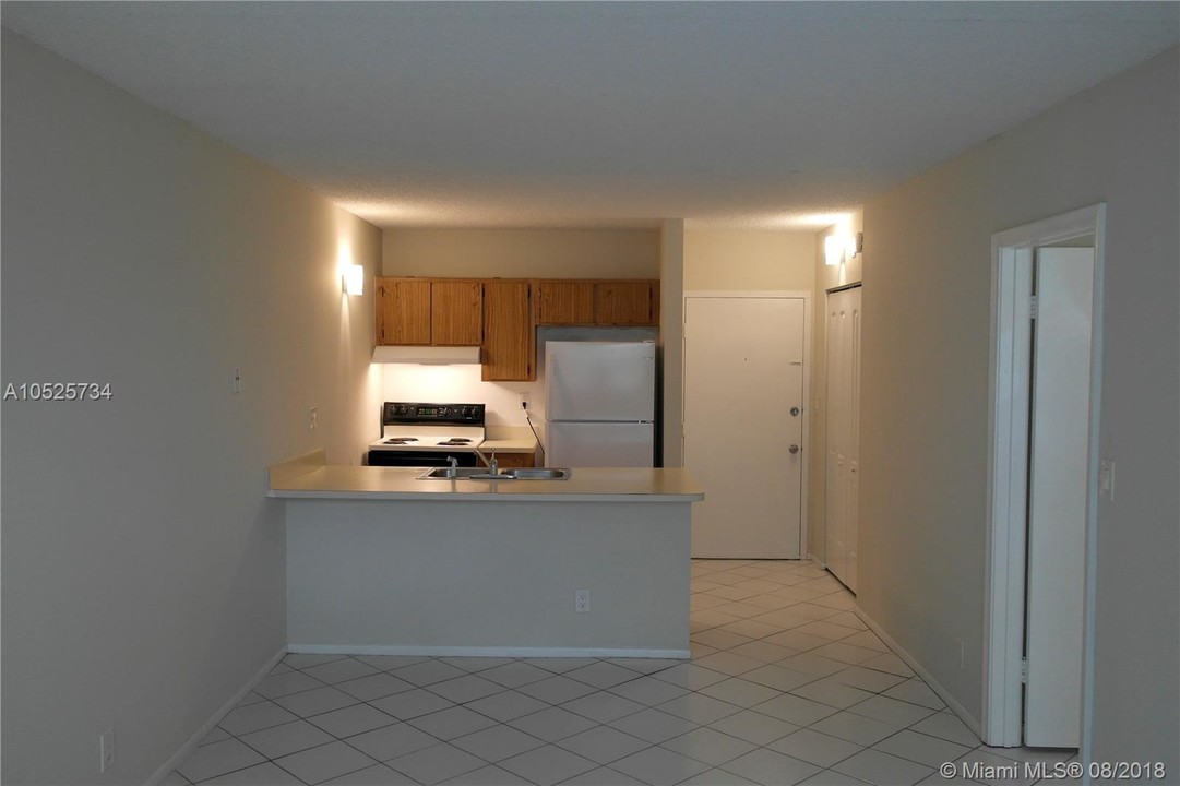 2401 Riverside Dr-Unit -314-B in Coral Springs, FL - Foto de edificio