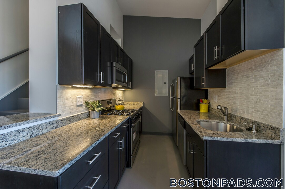 160 E Berkeley St in Boston, MA - Building Photo