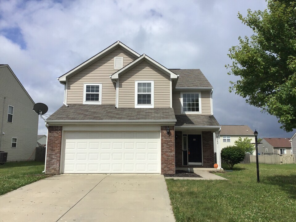 5242 Basin Park Dr in Indianapolis, IN - Foto de edificio