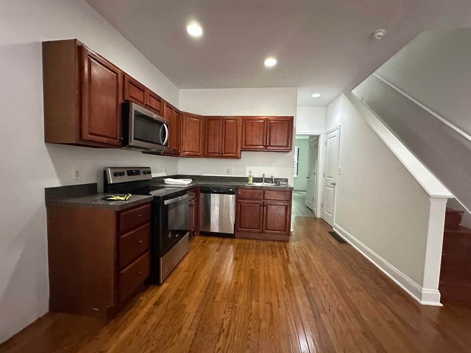 1937 N Gratz St, Unit 1 in Philadelphia, PA - Building Photo