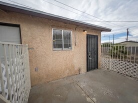 130 Metropolitan Dr in Henderson, NV - Building Photo