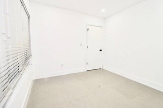 YOUNG CIRCLE in Hollywood, FL - Foto de edificio - Building Photo