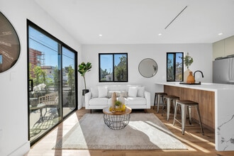 651 N Wilton Pl in Los Angeles, CA - Building Photo - Building Photo