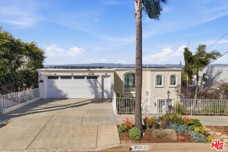 8120 Billowvista Dr in Los Angeles, CA - Building Photo - Building Photo