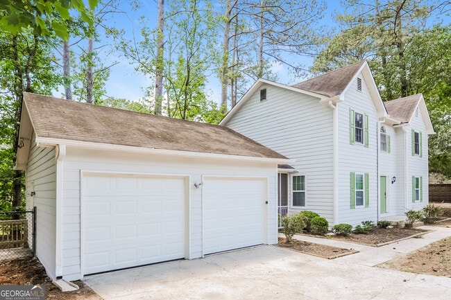 property at 3135 Revere Cir