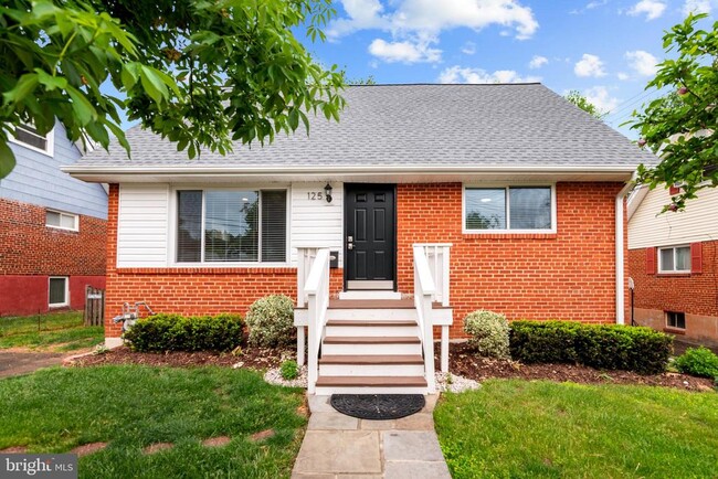 property at 125 N Grayson St