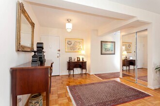 100 W 57th St in New York, NY - Building Photo - Building Photo