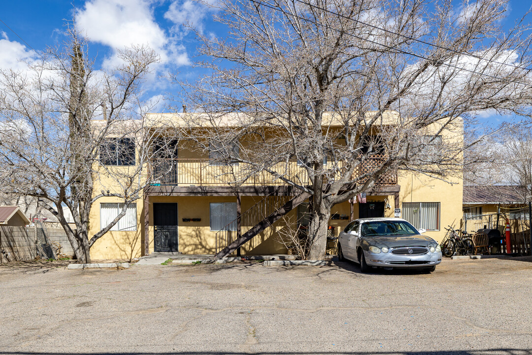 7605 Bell Ave SE in Albuquerque, NM - Foto de edificio