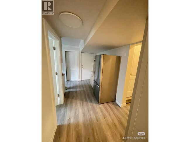 4821 Carson Pl in Burnaby, BC - Building Photo - Building Photo