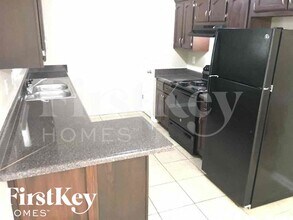 7090 Maryland Ct in Memphis, TN - Foto de edificio - Building Photo