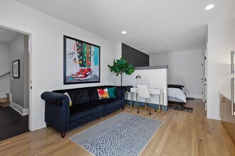 17a Fern Ave in Nashville, TN - Foto de edificio - Building Photo