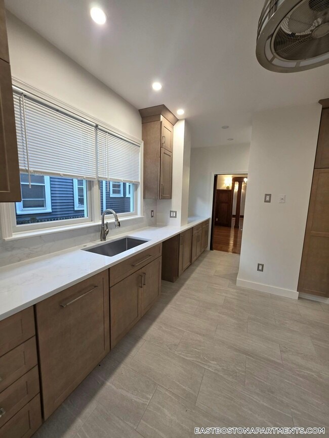 102 Bayswater St, Unit 1