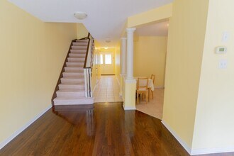 2151 Forest Gate Park in Oakville, ON - Building Photo - Building Photo