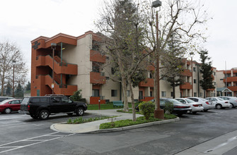 Westminster Court in Bell Gardens, CA - Building Photo - Building Photo