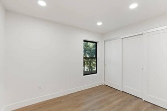 2366 Almeria Ct in La Jolla, CA - Building Photo - Building Photo