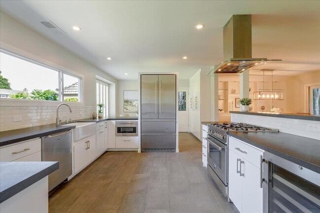 31 Belford Way in San Mateo, CA - Building Photo - Building Photo