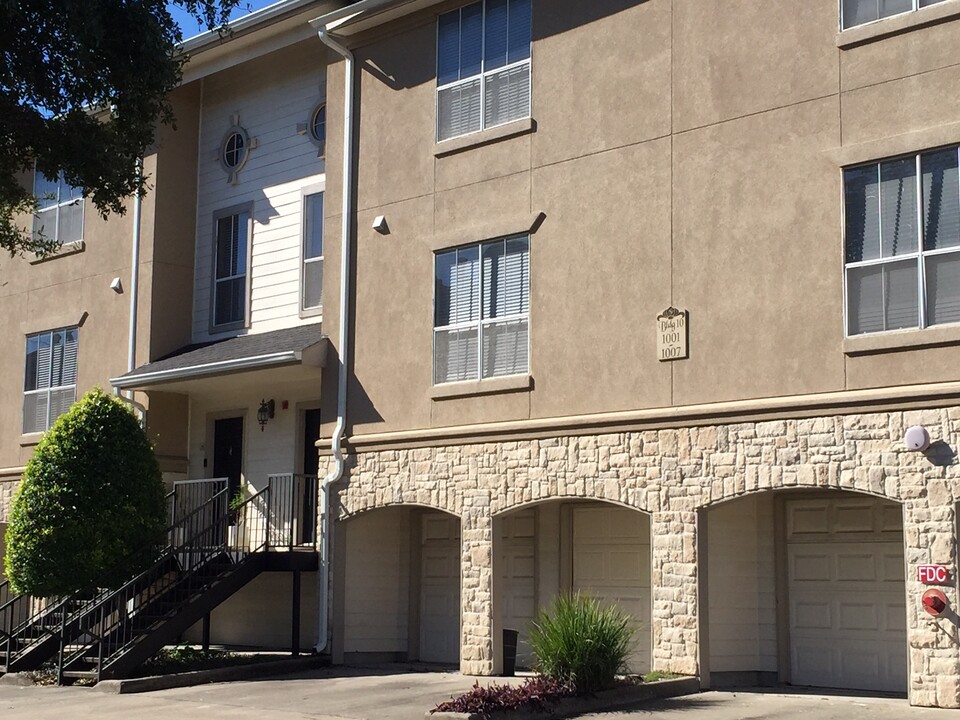 Remington Park Apartments in Houston, TX - Building Photo