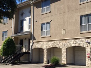 Remington Park Apartments in Houston, TX - Foto de edificio - Building Photo