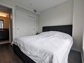 305 Morrissey Rd in Port Moody, BC - Building Photo - Building Photo