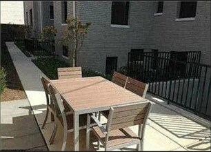 811 Otis Pl NW, Unit 105 in Washington, DC - Building Photo - Building Photo