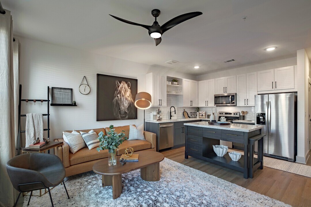 Mainstead at Century Farms Apartments in Antioch, TN - Foto de edificio