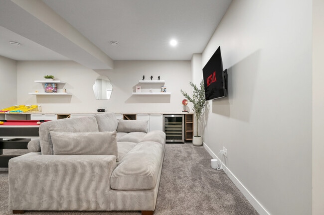 property at 144 Wolf Holw Cres S E