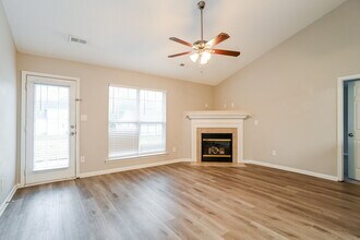 8248 Fox Swamp Rd in Charlotte, NC - Foto de edificio - Building Photo