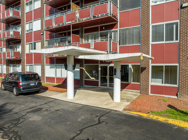 Park Ridge Condominiums in Wethersfield, CT - Building Photo - Building Photo