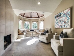 Villas at the Mansion in Dallas, TX - Building Photo - Interior Photo