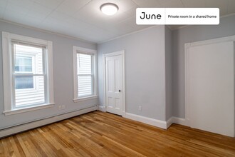 Private bedroom in 3 bed/1 bath Home in Boston, MA - Building Photo - Building Photo