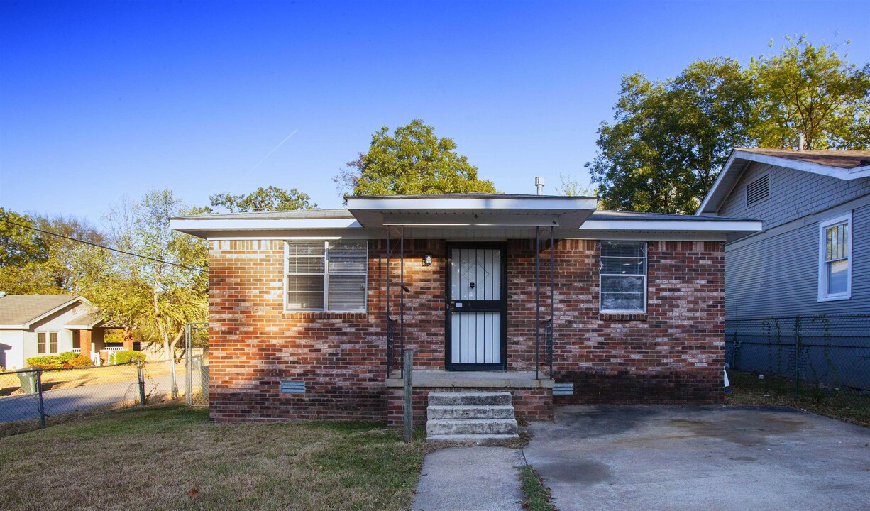 1501 Bishop Warren Dr in Little Rock, AR - Building Photo