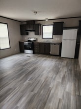 54686 Co Rd 19 in Bristol, IN - Foto de edificio - Building Photo