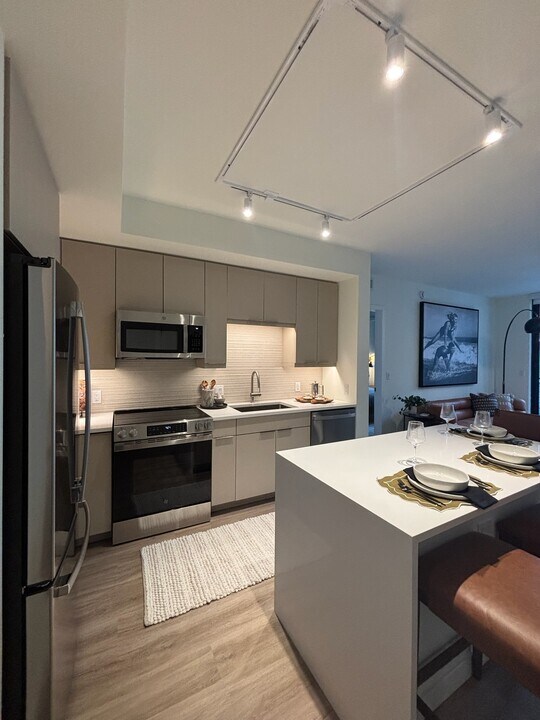 221 NE 26th Ter, Unit B12 in Miami, FL - Foto de edificio